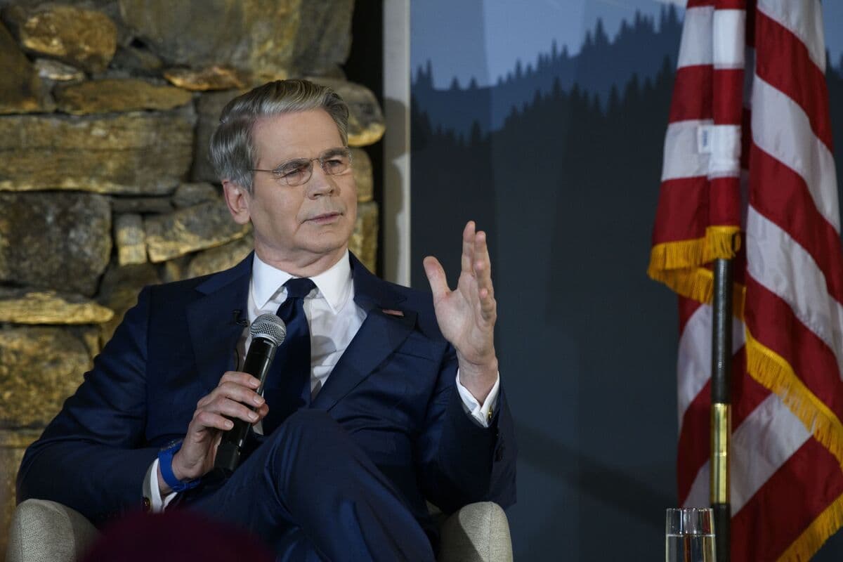 Bessent Plays Down Concerns Over AI Financing, Fed Rate Policy